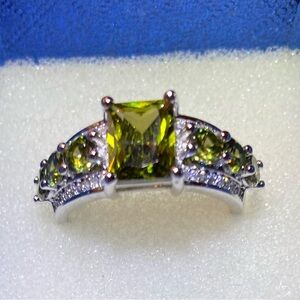 New Elegant S925 Silver Ring with Green and Clear Stones